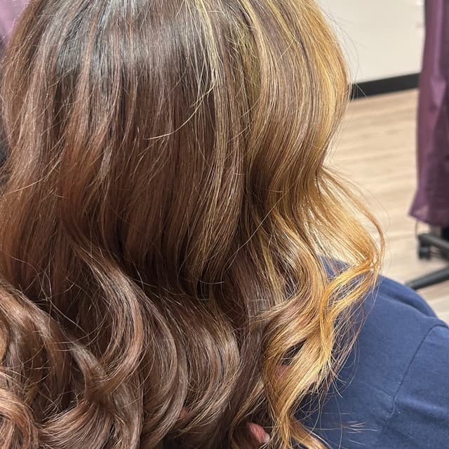 #2 VIC blow dry queen at Mane & Curl in Newark, DE